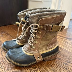 Sorel women’s Conquest Carly boots - size 5